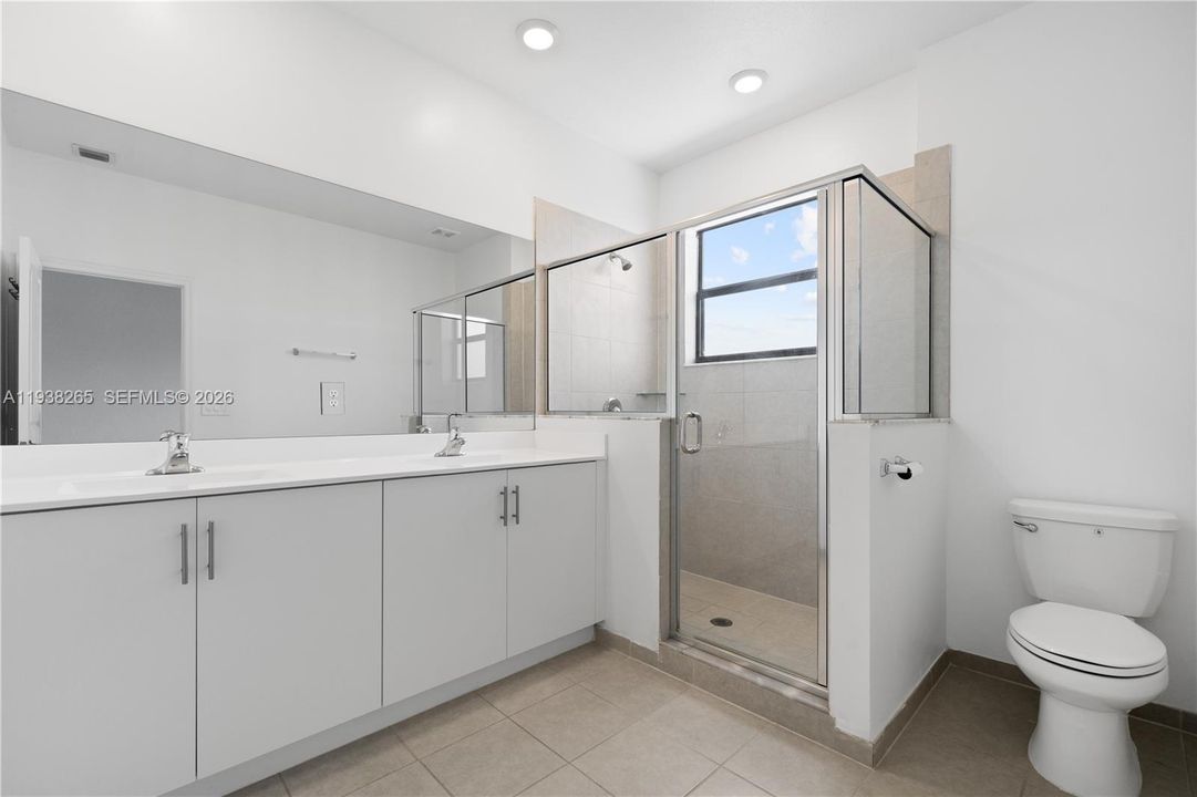 На продажу: $445,000 (3 спален, 2 ванн, 1331 Квадратных фут)