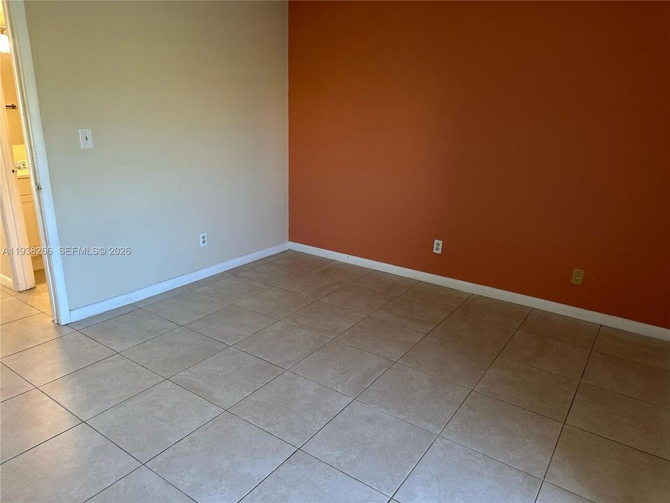 For Sale: $70,000 (1 beds, 1 baths, 590 Square Feet)