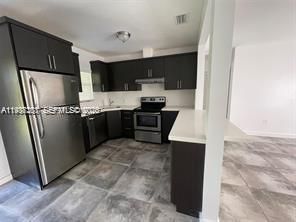 For Rent: $3,700 (3 beds, 2 baths, 945 Square Feet)