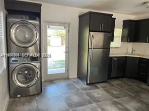 For Rent: $3,700 (3 beds, 2 baths, 945 Square Feet)