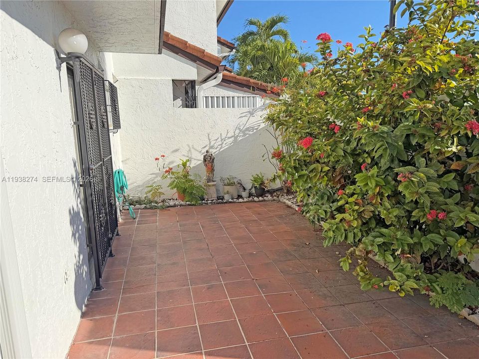 For Rent: $3,200 (3 beds, 3 baths, 1640 Square Feet)