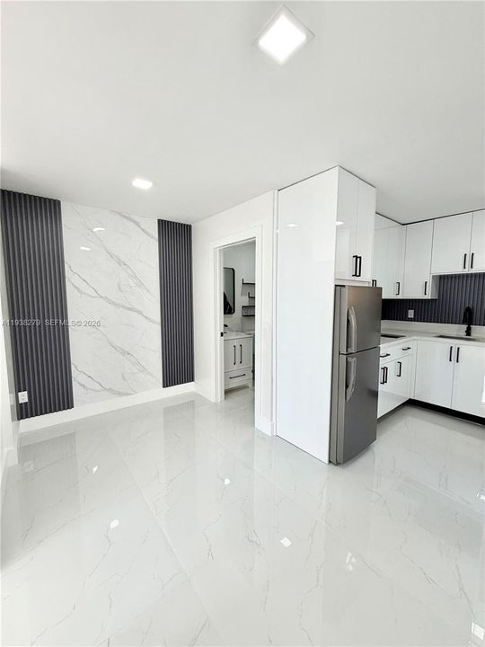 For Rent: $2,000 (1 beds, 1 baths, 1973 Square Feet)