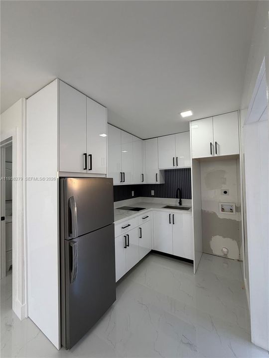 For Rent: $2,000 (1 beds, 1 baths, 1973 Square Feet)