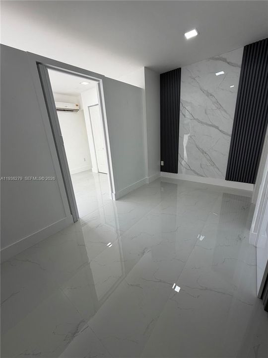 For Rent: $2,000 (1 beds, 1 baths, 1973 Square Feet)