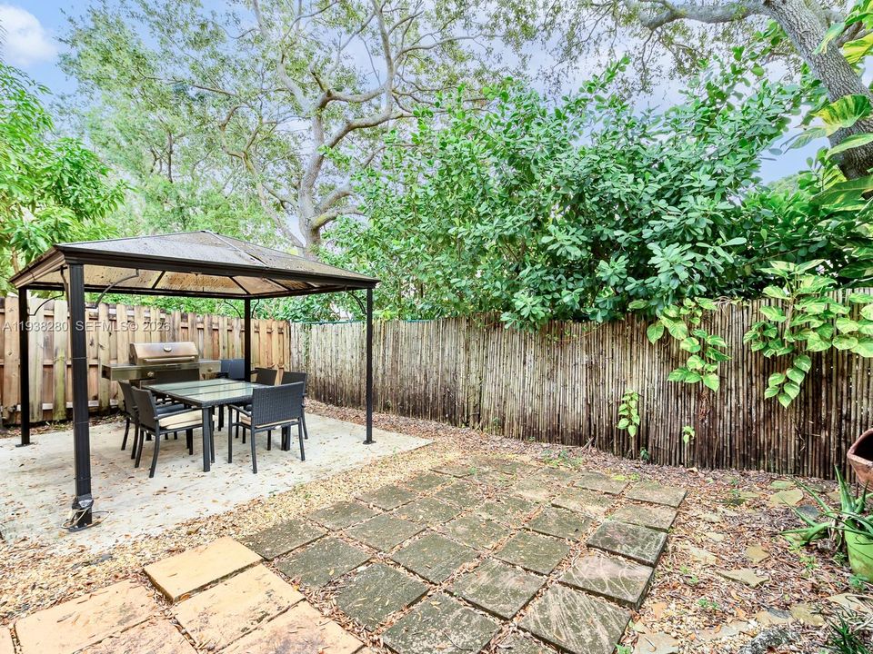 В аренду: $3,300 (3 спален, 2 ванн, 1657 Квадратных фут)