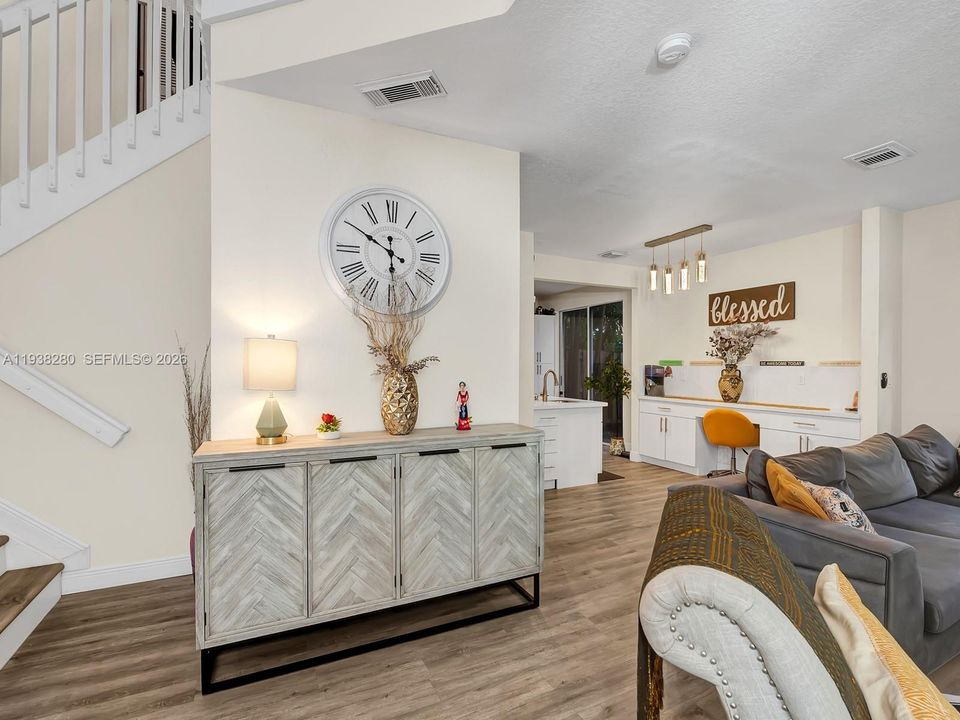 В аренду: $3,300 (3 спален, 2 ванн, 1657 Квадратных фут)