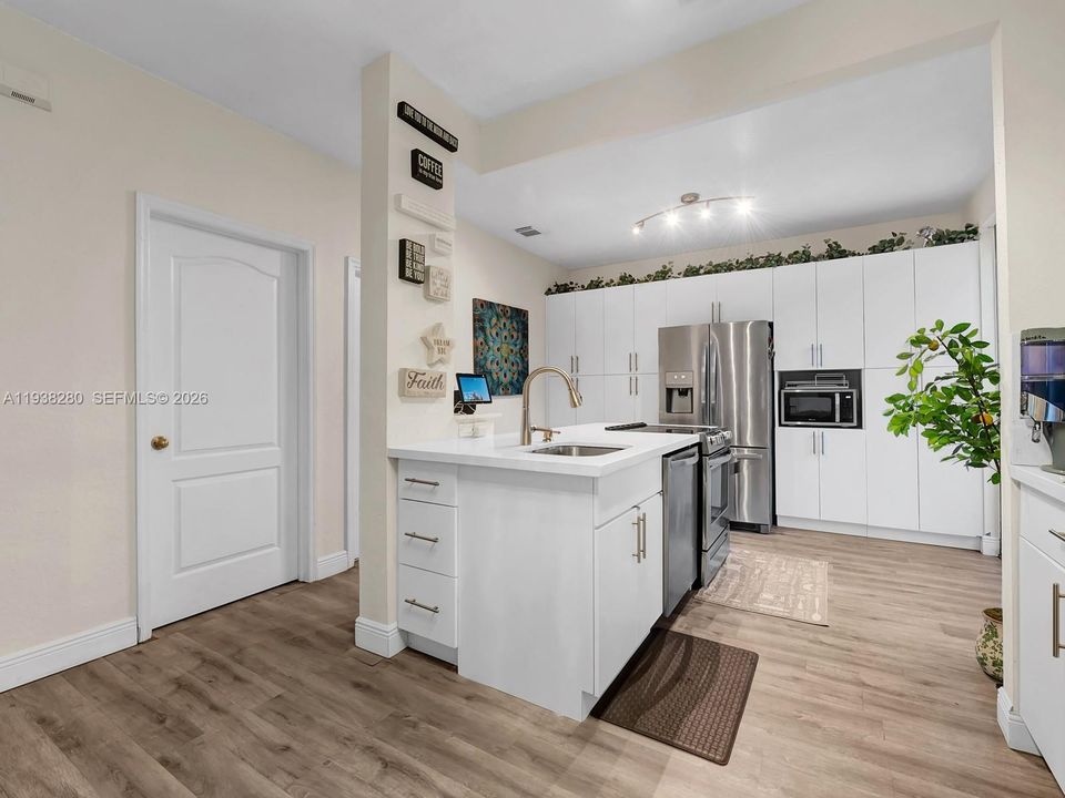 В аренду: $3,300 (3 спален, 2 ванн, 1657 Квадратных фут)