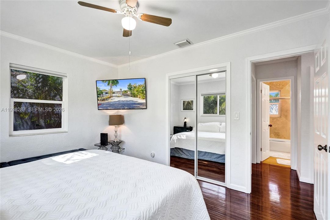 For Sale: $450,000 (2 beds, 1 baths, 925 Square Feet)