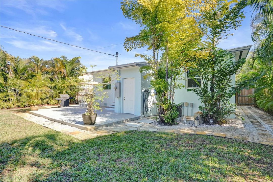 For Sale: $450,000 (2 beds, 1 baths, 925 Square Feet)