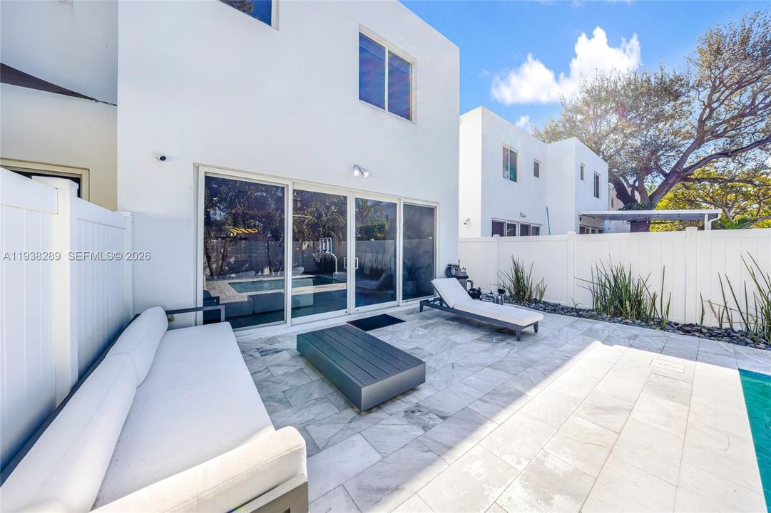 В аренду: $9,500 (3 спален, 3 ванн, 2548 Квадратных фут)