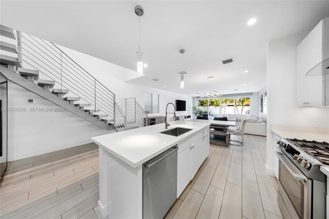 В аренду: $9,500 (3 спален, 3 ванн, 2548 Квадратных фут)