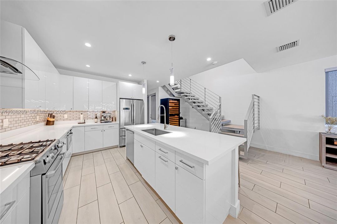 В аренду: $9,500 (3 спален, 3 ванн, 2548 Квадратных фут)