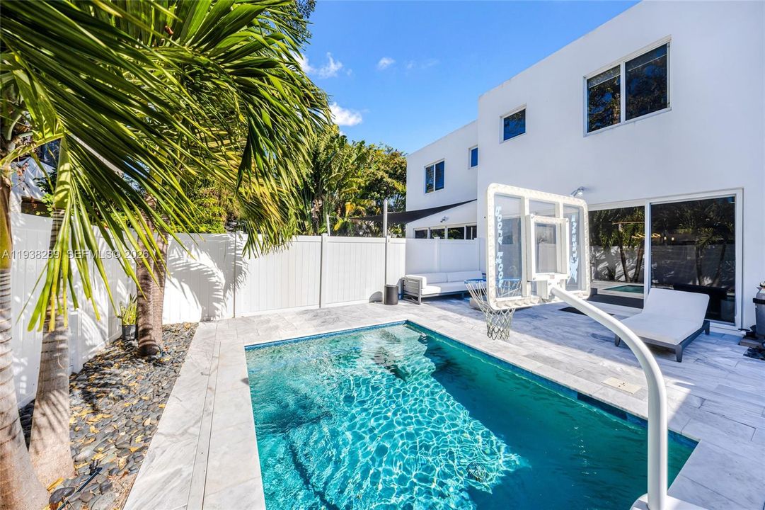 В аренду: $9,500 (3 спален, 3 ванн, 2548 Квадратных фут)