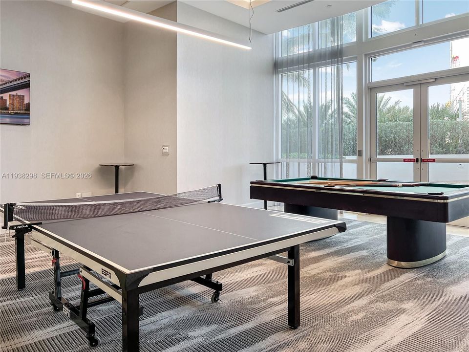 待售: $1,100,000 (2 贝兹, 2 浴室, 1289 平方英尺)