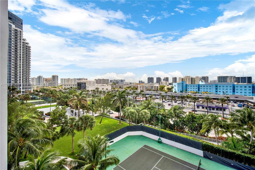 待售: $1,100,000 (2 贝兹, 2 浴室, 1289 平方英尺)