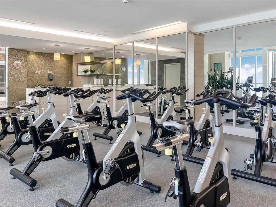 待售: $1,100,000 (2 贝兹, 2 浴室, 1289 平方英尺)