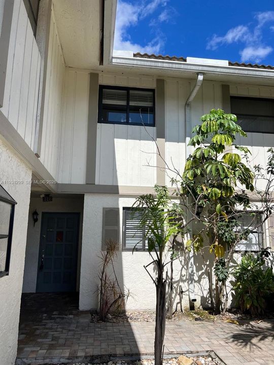 For Rent: $2,600 (3 beds, 2 baths, 1325 Square Feet)