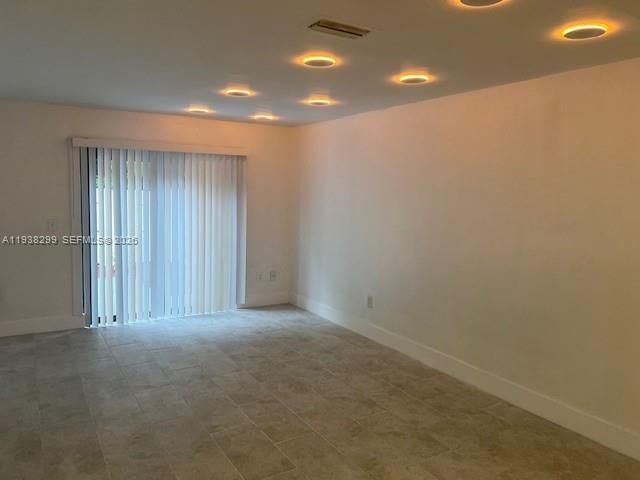 For Rent: $2,600 (3 beds, 2 baths, 1325 Square Feet)