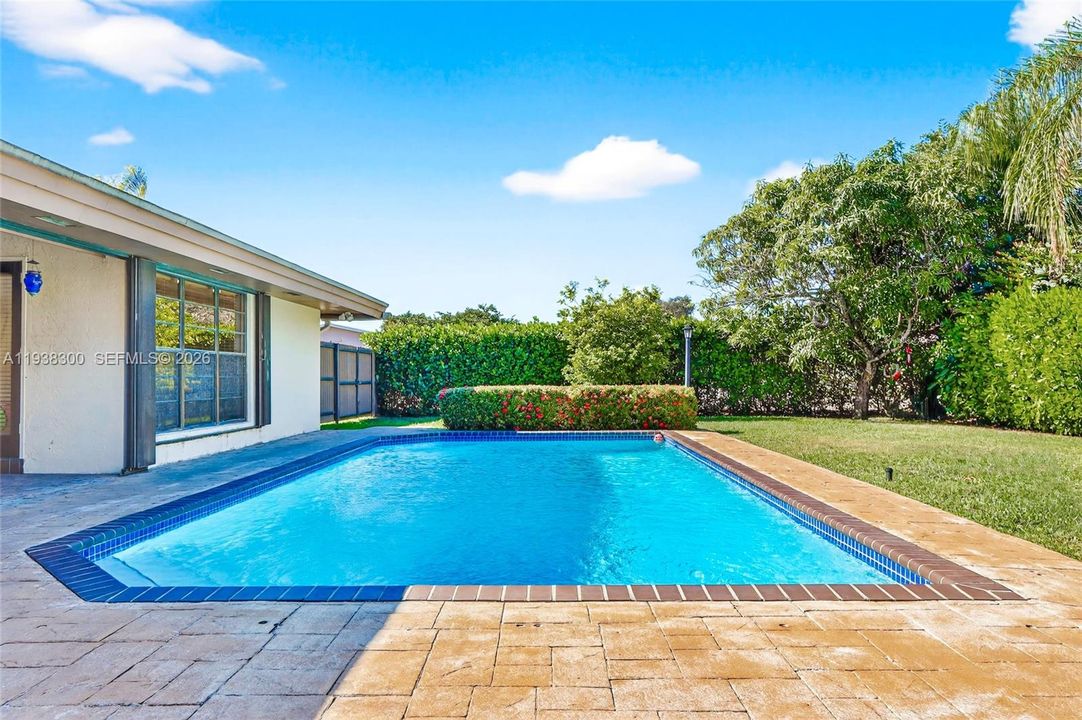 待售: $1,375,000 (5 贝兹, 4 浴室, 3045 平方英尺)