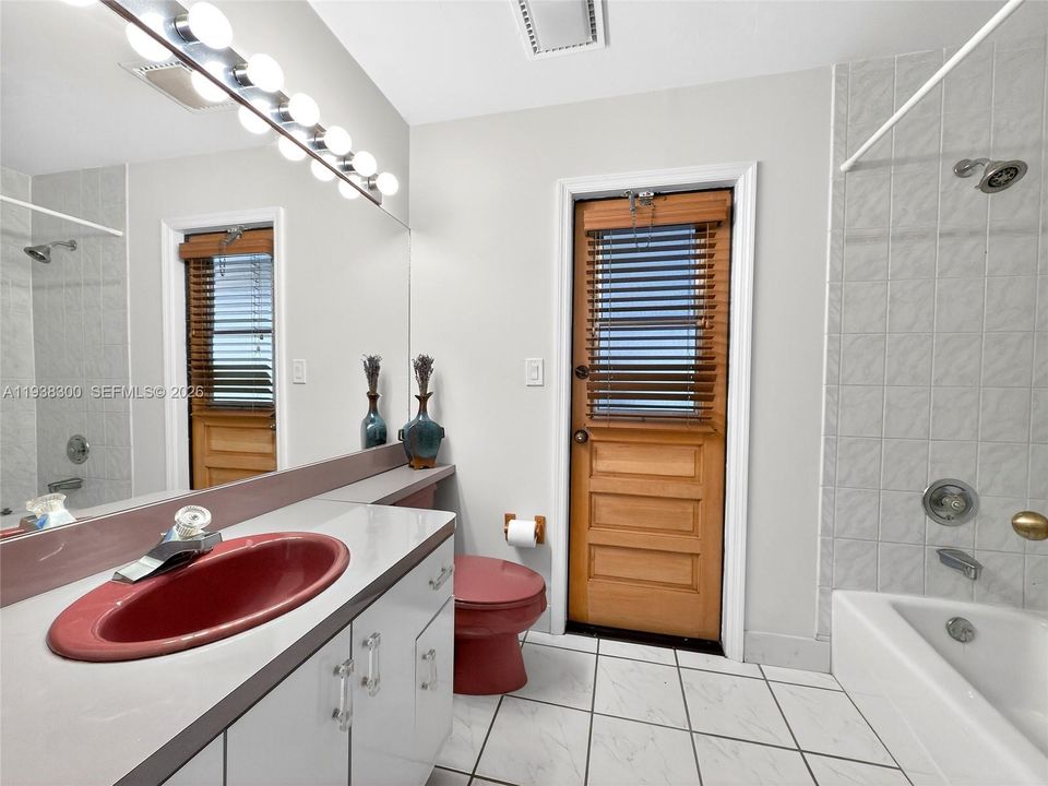 待售: $1,375,000 (5 贝兹, 4 浴室, 3045 平方英尺)