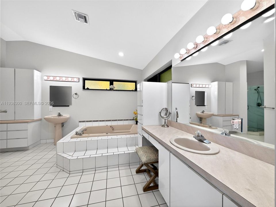 待售: $1,375,000 (5 贝兹, 4 浴室, 3045 平方英尺)