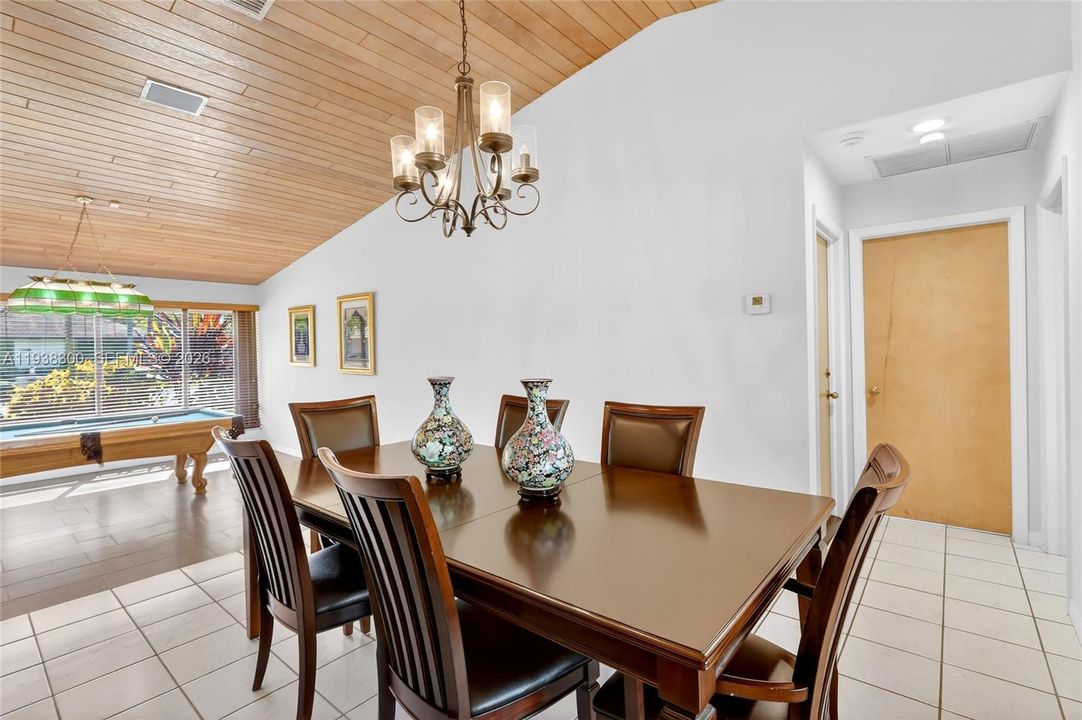 待售: $1,375,000 (5 贝兹, 4 浴室, 3045 平方英尺)