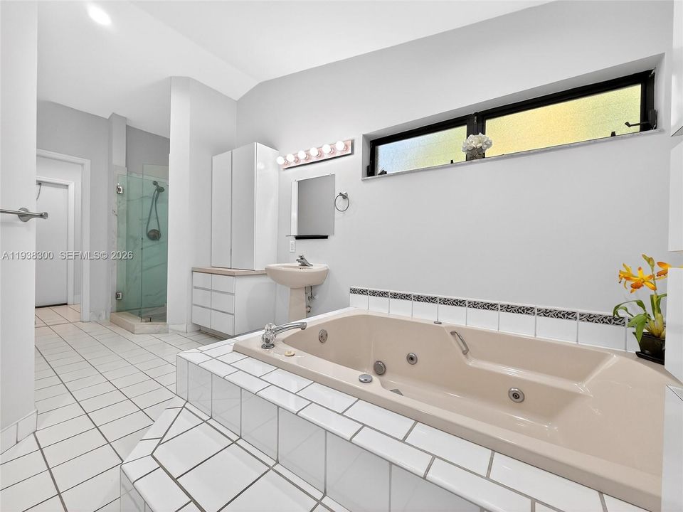 待售: $1,375,000 (5 贝兹, 4 浴室, 3045 平方英尺)