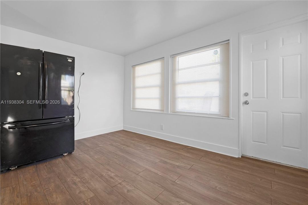 出租: $3,800 (3 贝兹, 2 浴室, 1435 平方英尺)