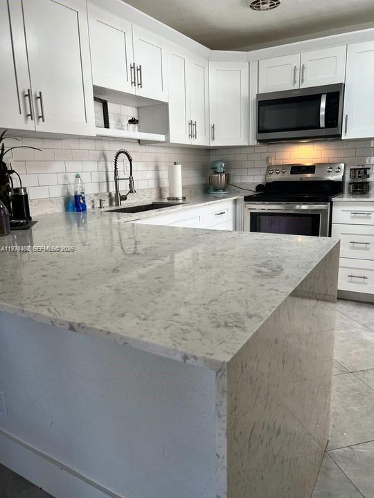 待售: $399,000 (3 贝兹, 1 浴室, 1403 平方英尺)