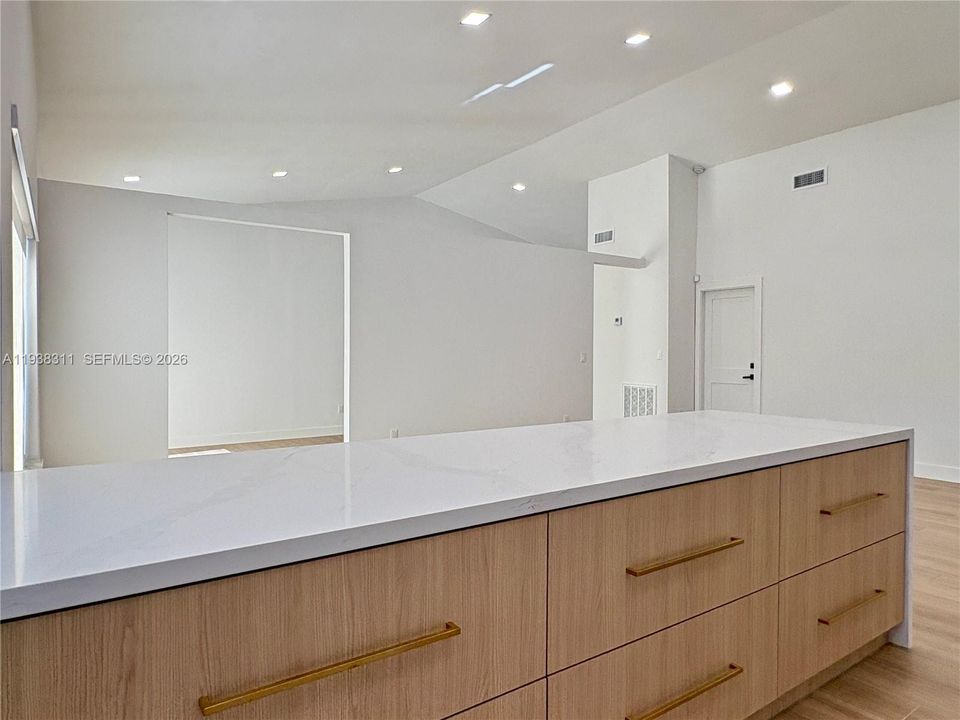 В аренду: $4,300 (4 спален, 2 ванн, 2051 Квадратных фут)