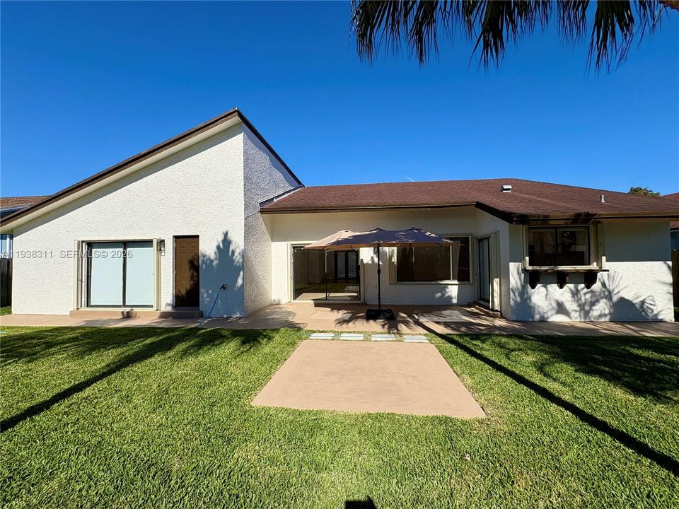 В аренду: $4,300 (4 спален, 2 ванн, 2051 Квадратных фут)