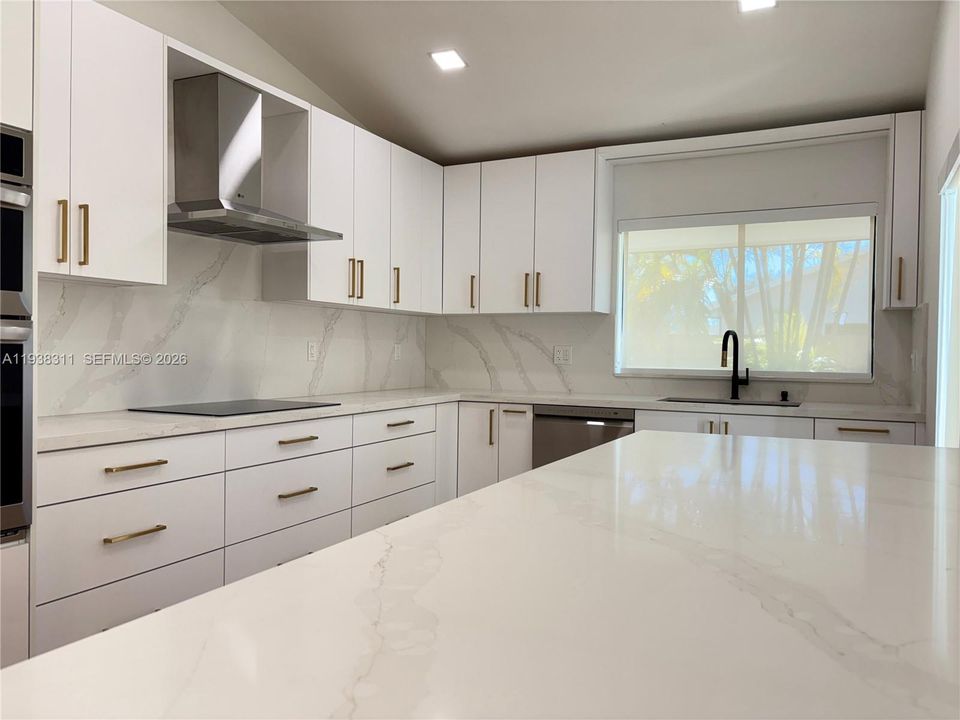 В аренду: $4,300 (4 спален, 2 ванн, 2051 Квадратных фут)