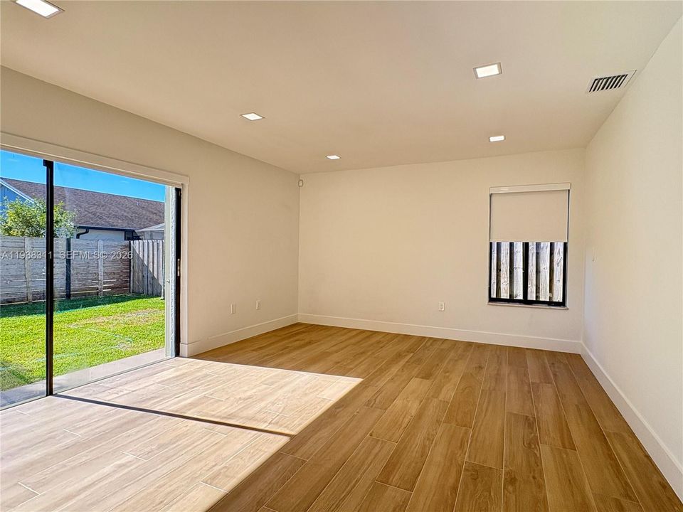 В аренду: $4,300 (4 спален, 2 ванн, 2051 Квадратных фут)