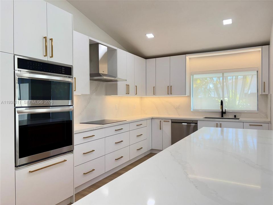 В аренду: $4,300 (4 спален, 2 ванн, 2051 Квадратных фут)