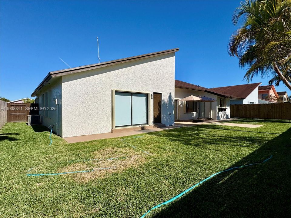 В аренду: $4,300 (4 спален, 2 ванн, 2051 Квадратных фут)