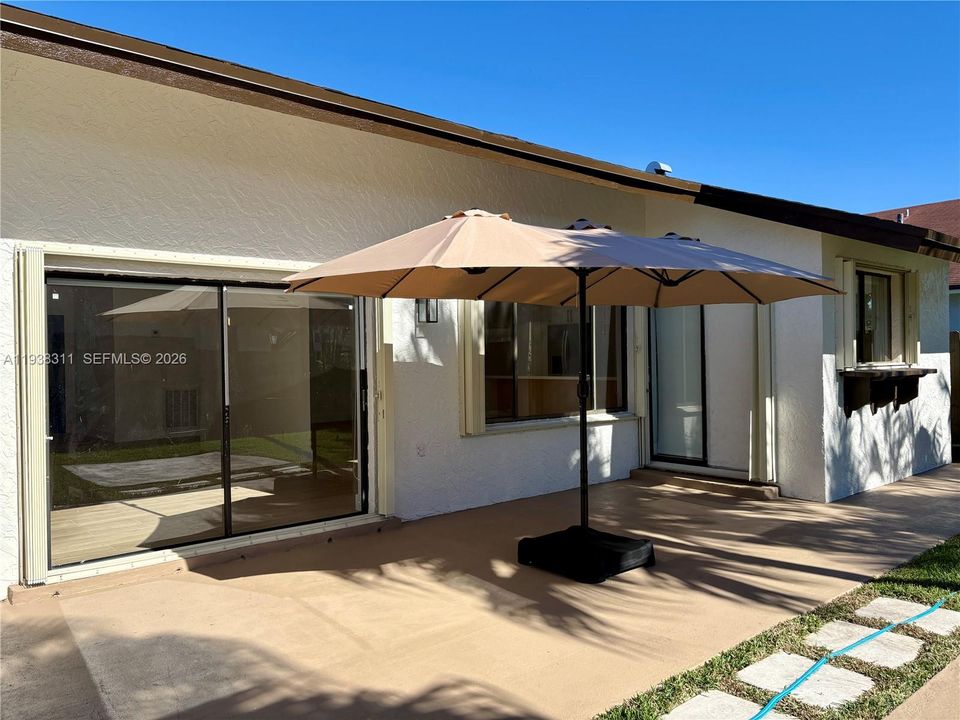 В аренду: $4,300 (4 спален, 2 ванн, 2051 Квадратных фут)