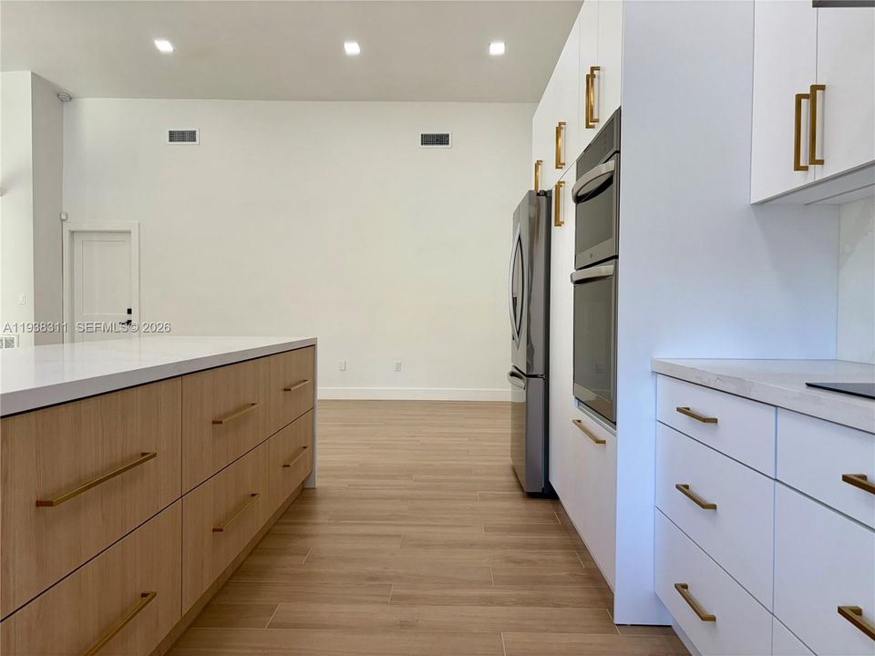 В аренду: $4,300 (4 спален, 2 ванн, 2051 Квадратных фут)