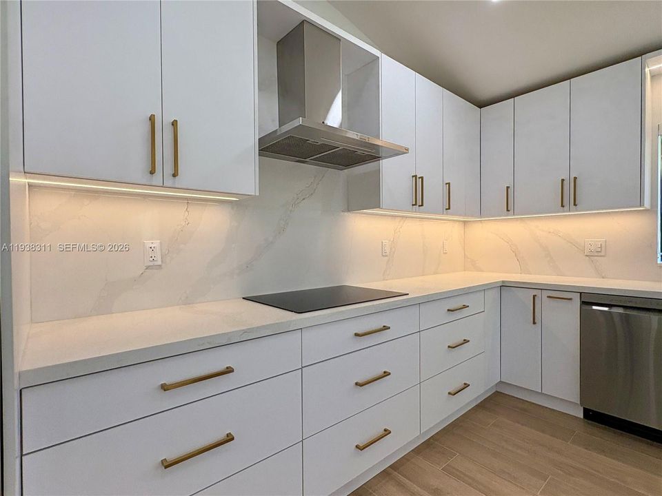 В аренду: $4,300 (4 спален, 2 ванн, 2051 Квадратных фут)