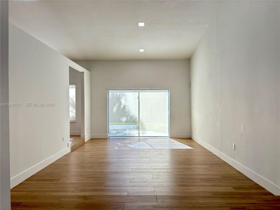 В аренду: $4,300 (4 спален, 2 ванн, 2051 Квадратных фут)