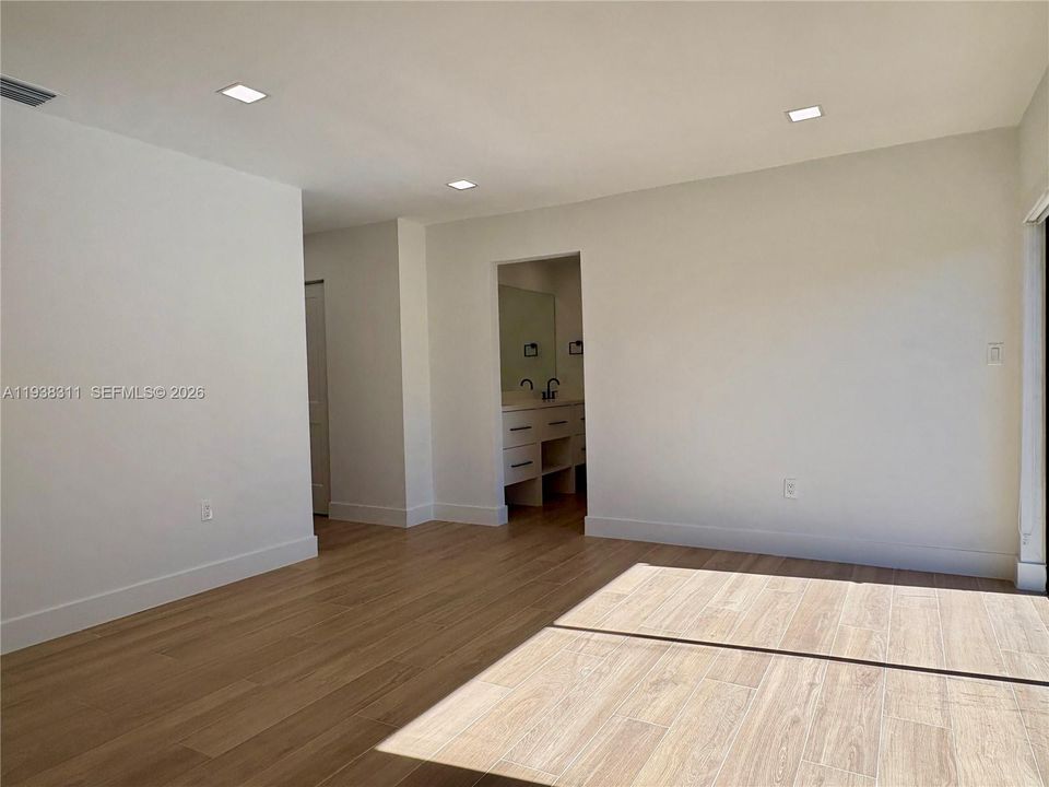 В аренду: $4,300 (4 спален, 2 ванн, 2051 Квадратных фут)