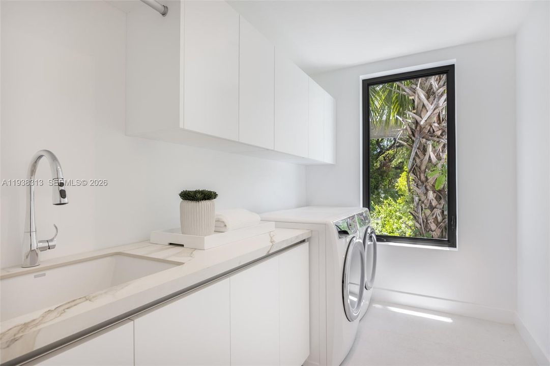 En Renta: $11,500 (3 camas, 3 baños, 2841 Pies cuadrados)