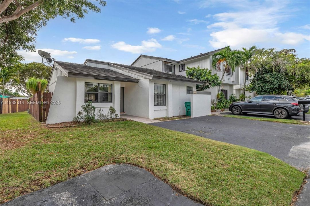 待售: $464,000 (2 贝兹, 2 浴室, 1095 平方英尺)