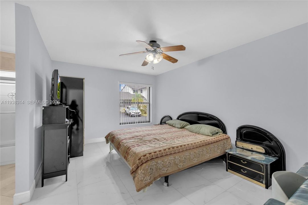 待售: $464,000 (2 贝兹, 2 浴室, 1095 平方英尺)