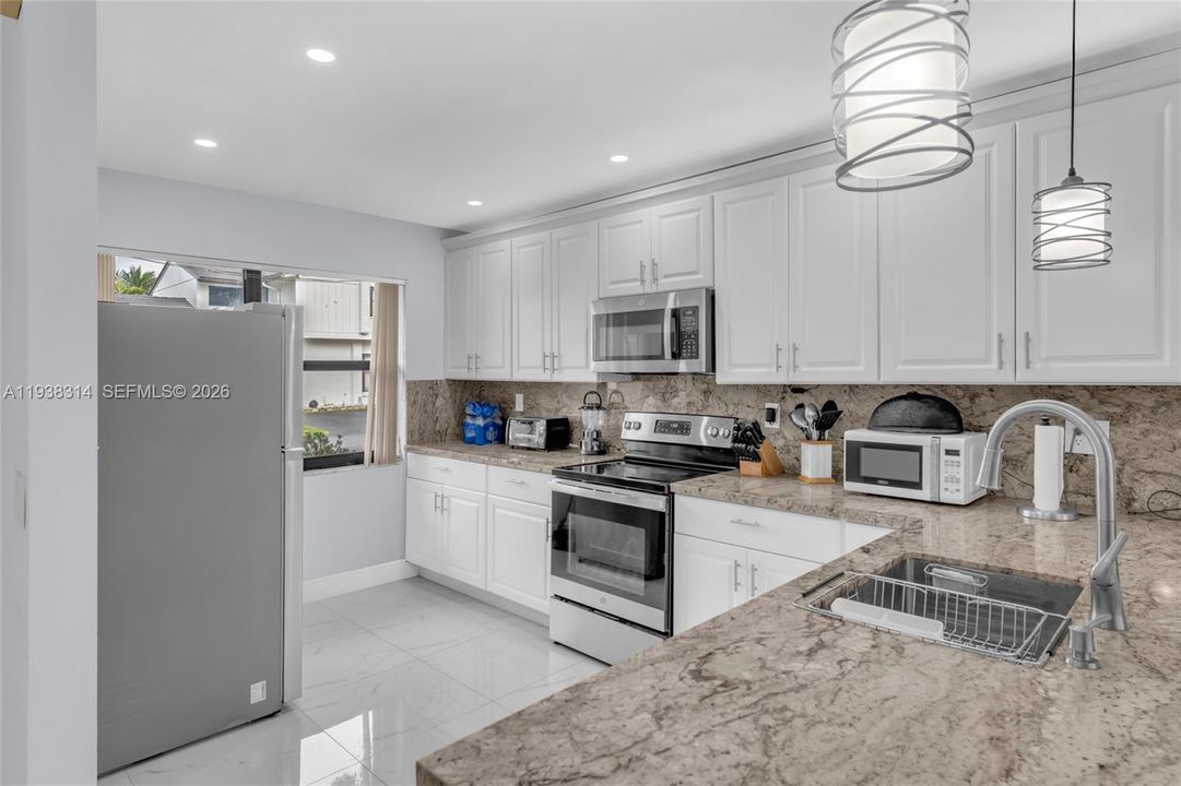 待售: $464,000 (2 贝兹, 2 浴室, 1095 平方英尺)