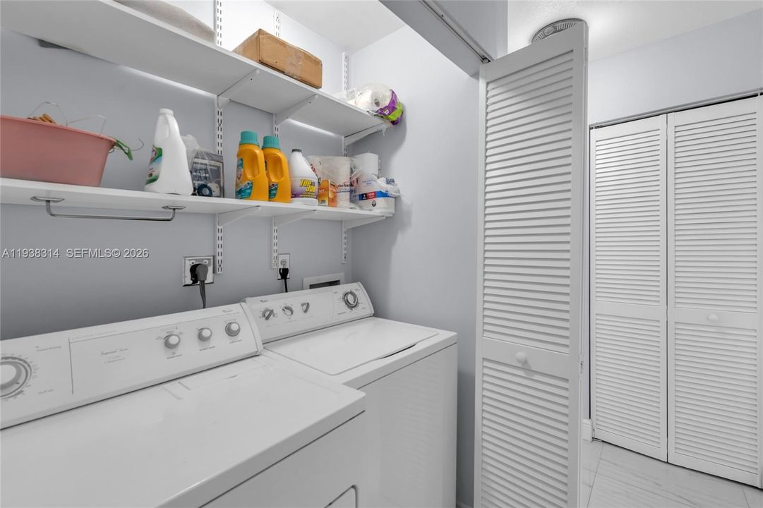 待售: $464,000 (2 贝兹, 2 浴室, 1095 平方英尺)