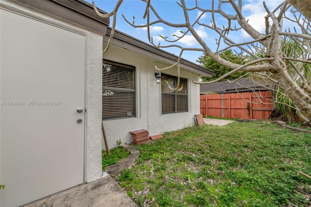 待售: $464,000 (2 贝兹, 2 浴室, 1095 平方英尺)