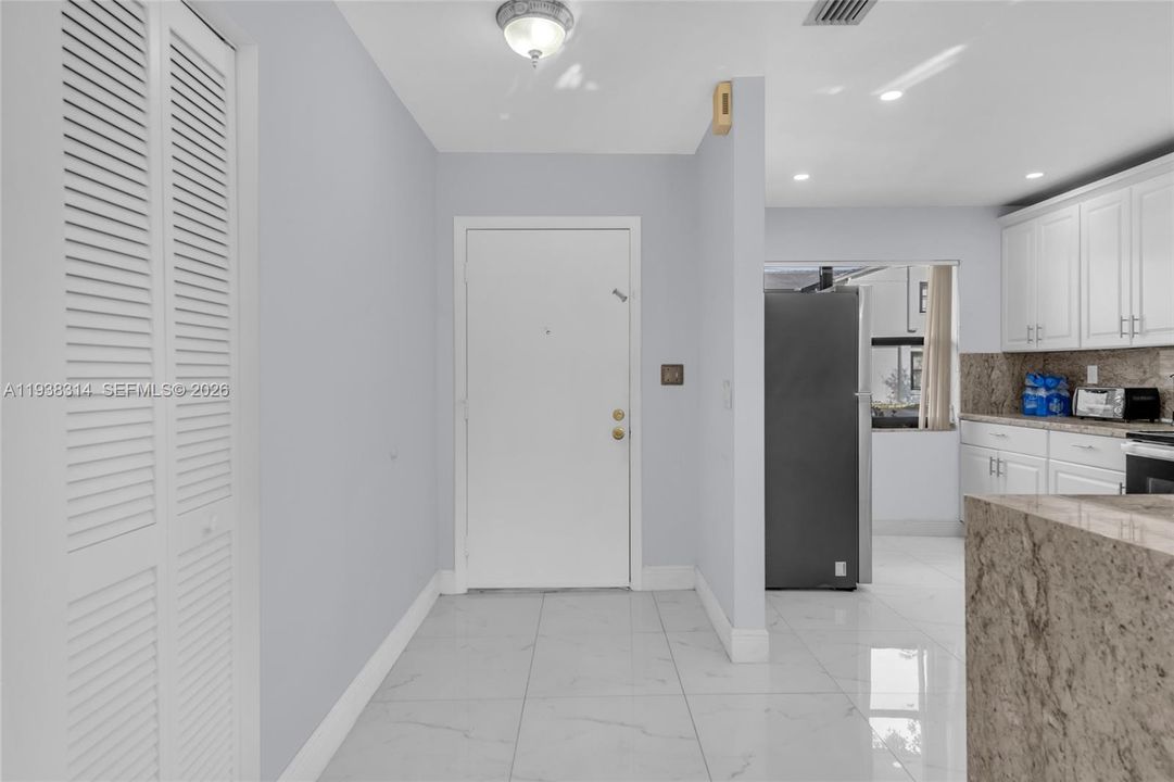 待售: $464,000 (2 贝兹, 2 浴室, 1095 平方英尺)