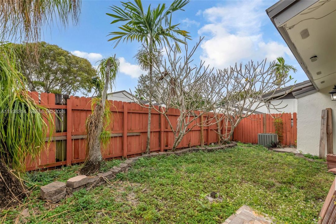 待售: $464,000 (2 贝兹, 2 浴室, 1095 平方英尺)