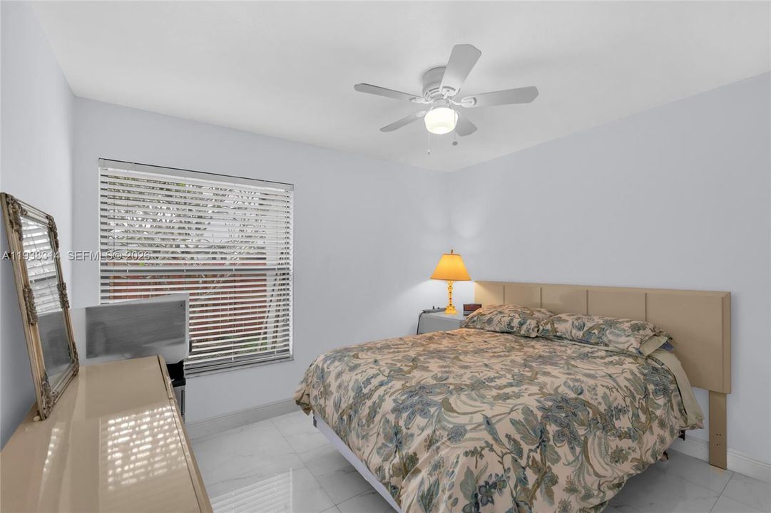 待售: $464,000 (2 贝兹, 2 浴室, 1095 平方英尺)