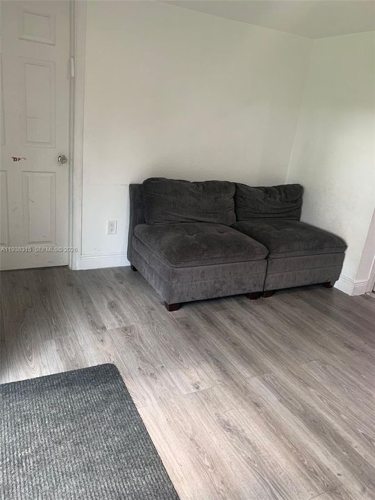 待售: $625,000 (4 贝兹, 2 浴室, 1976 平方英尺)